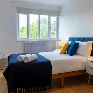 https://3-bedroom-townhouse-in-london.cambridgehotelsuk.com